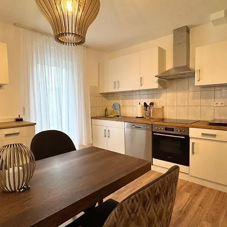 2-zimmer-wohnung-küche-bad-terrasse, Bahnhofsnähe Apartment Mühlacker